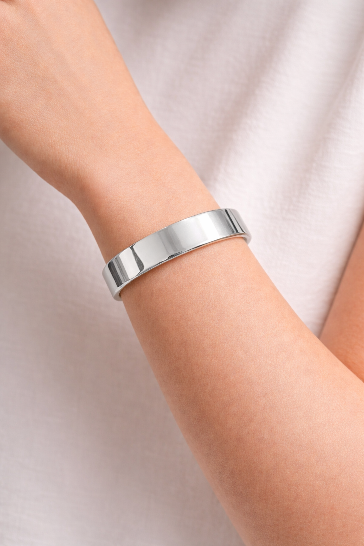 Inez Simple Bangle