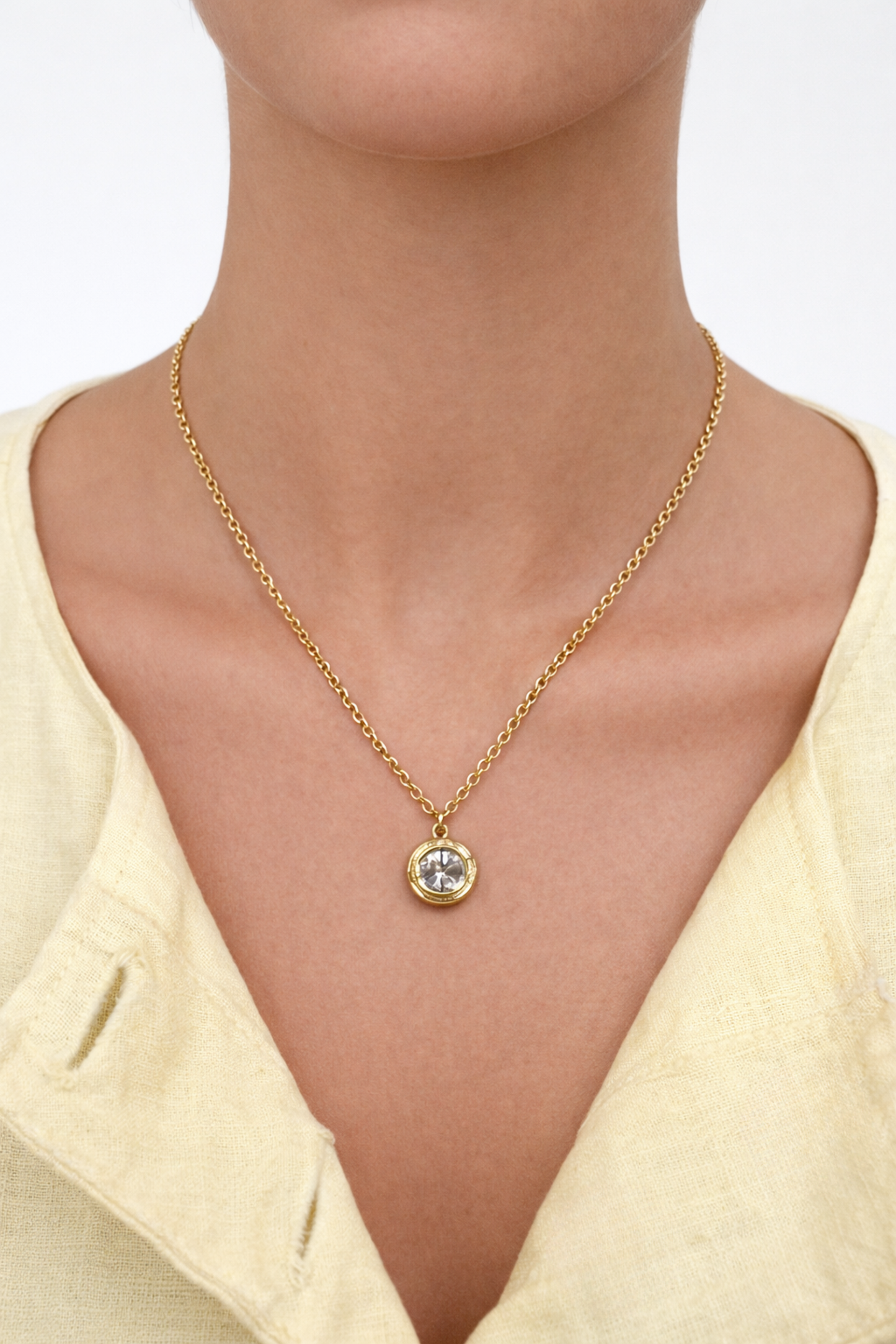 Nox Round Bezel Necklace