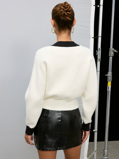 Metal Detail Contrast Trim V-Neck Sweater