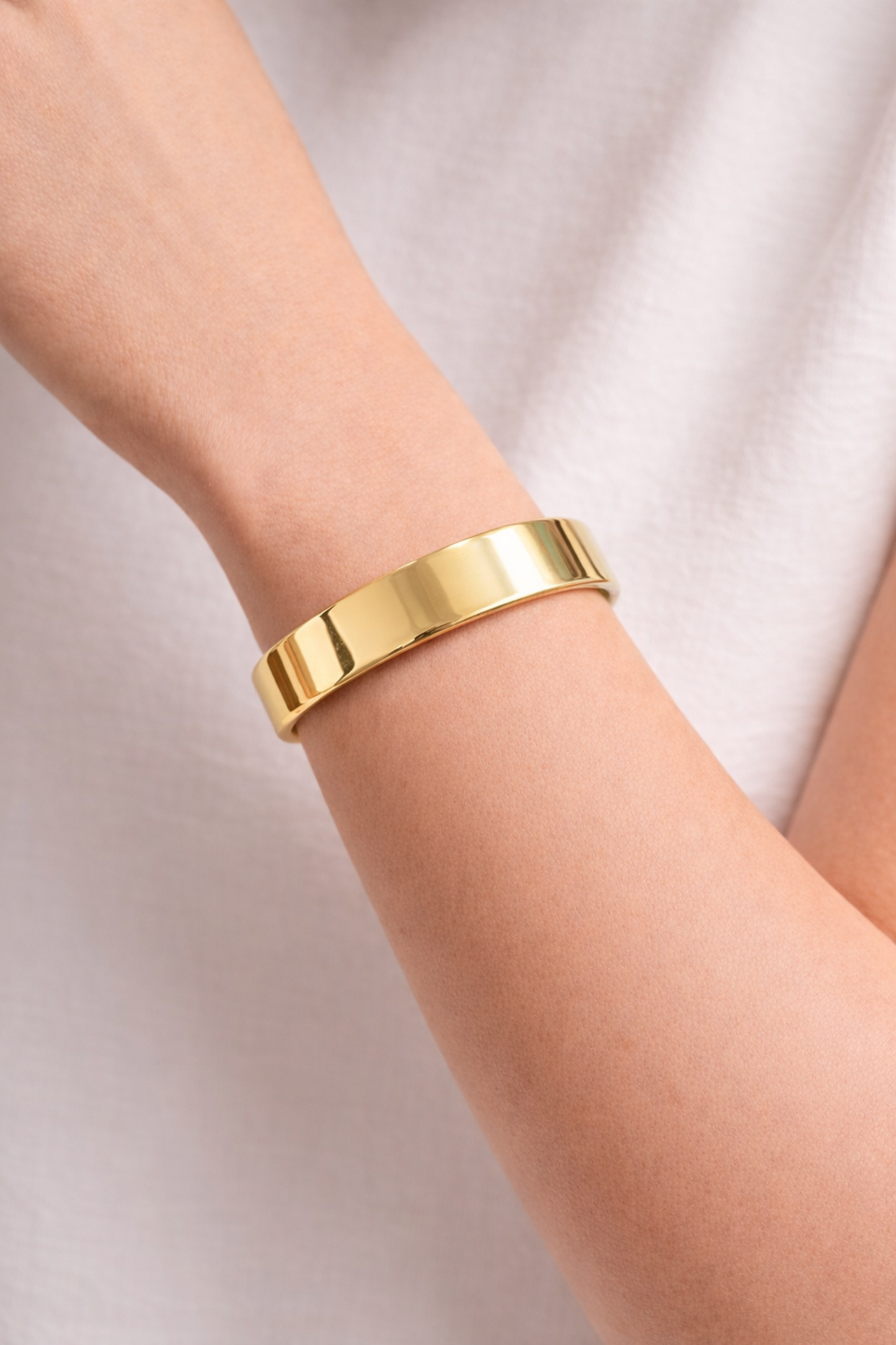 Inez Simple Bangle